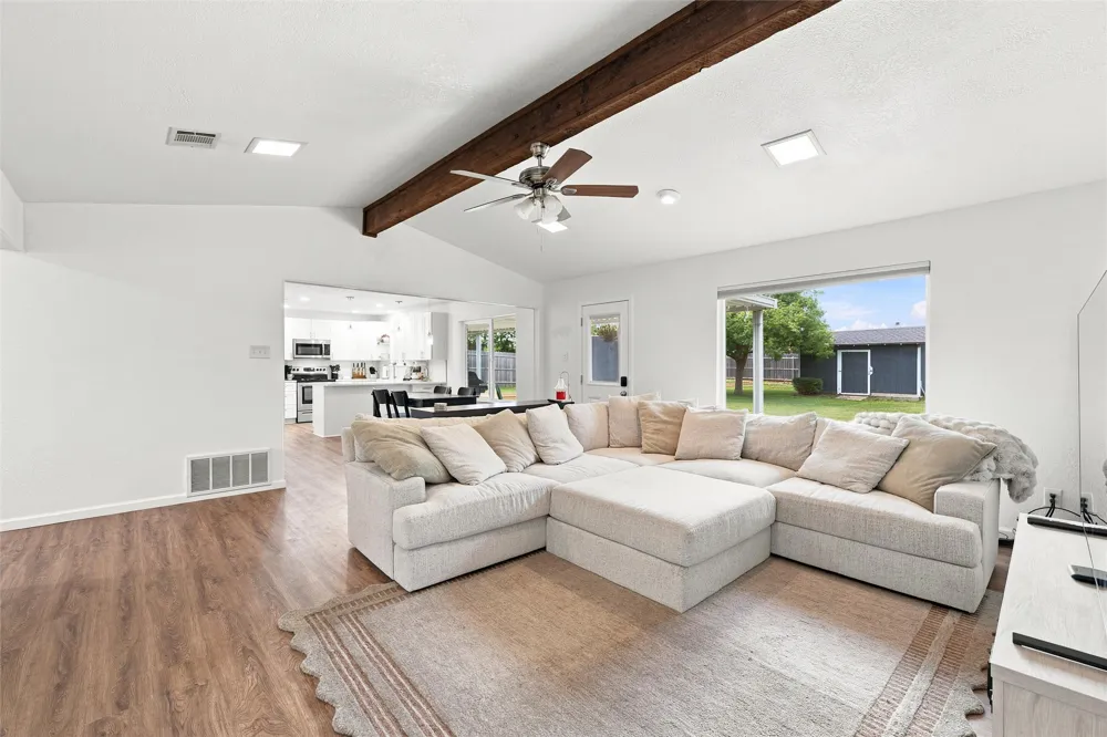 308 Oakwood Lane Hewitt, TX 76643