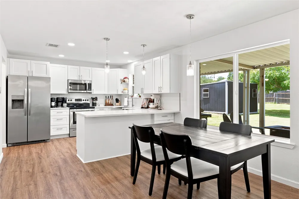 308 Oakwood Lane Hewitt, TX 76643