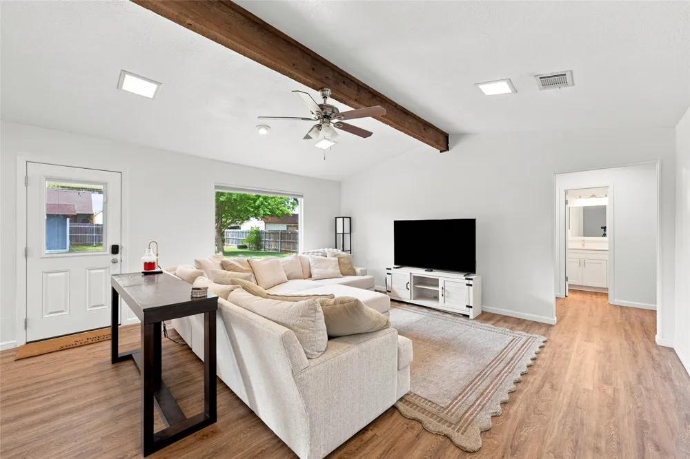 308 Oakwood Lane Hewitt, TX 76643