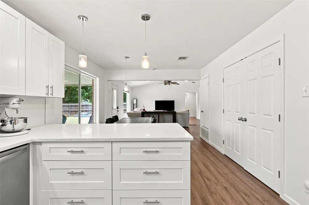 308 Oakwood Lane Hewitt, TX 76643