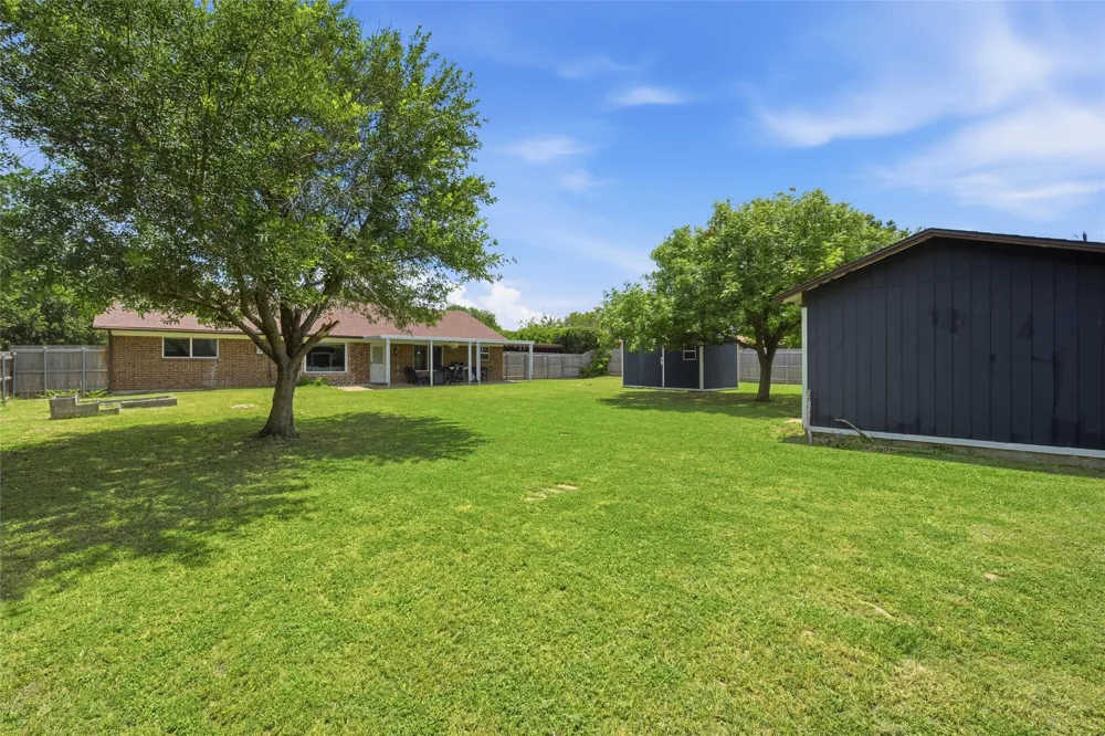 308 Oakwood Lane Hewitt, TX 76643