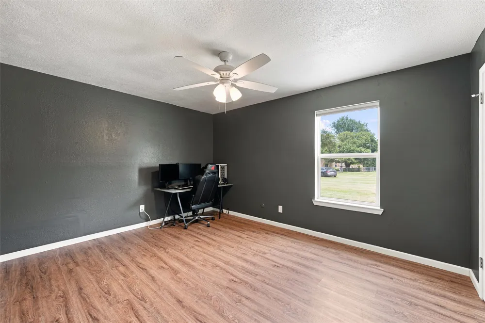 308 Oakwood Lane Hewitt, TX 76643