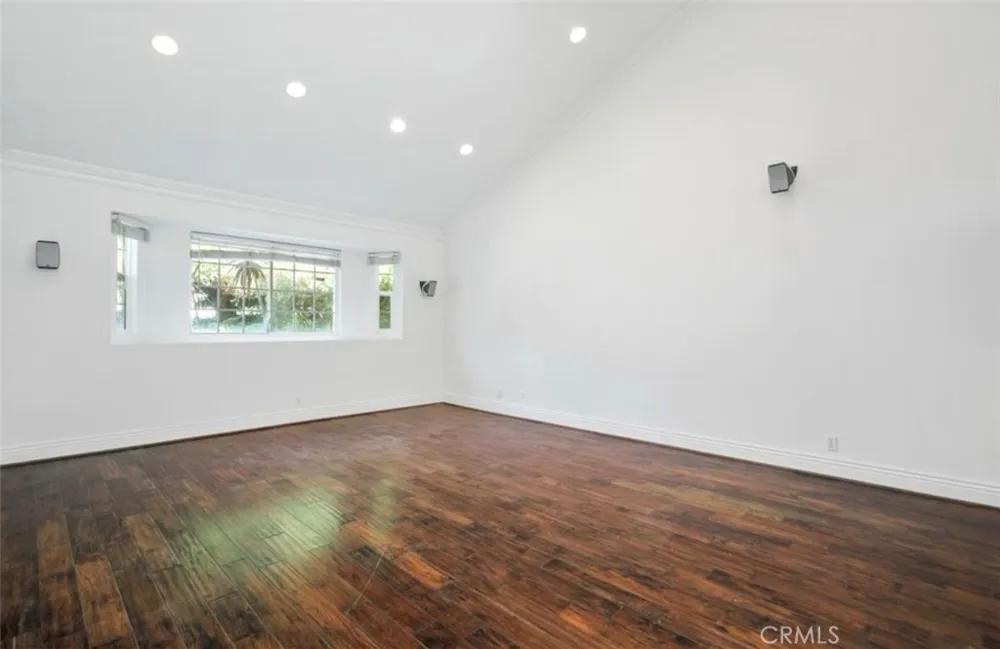 5954 Wilkinson Avenue Valley Village, CA 91607