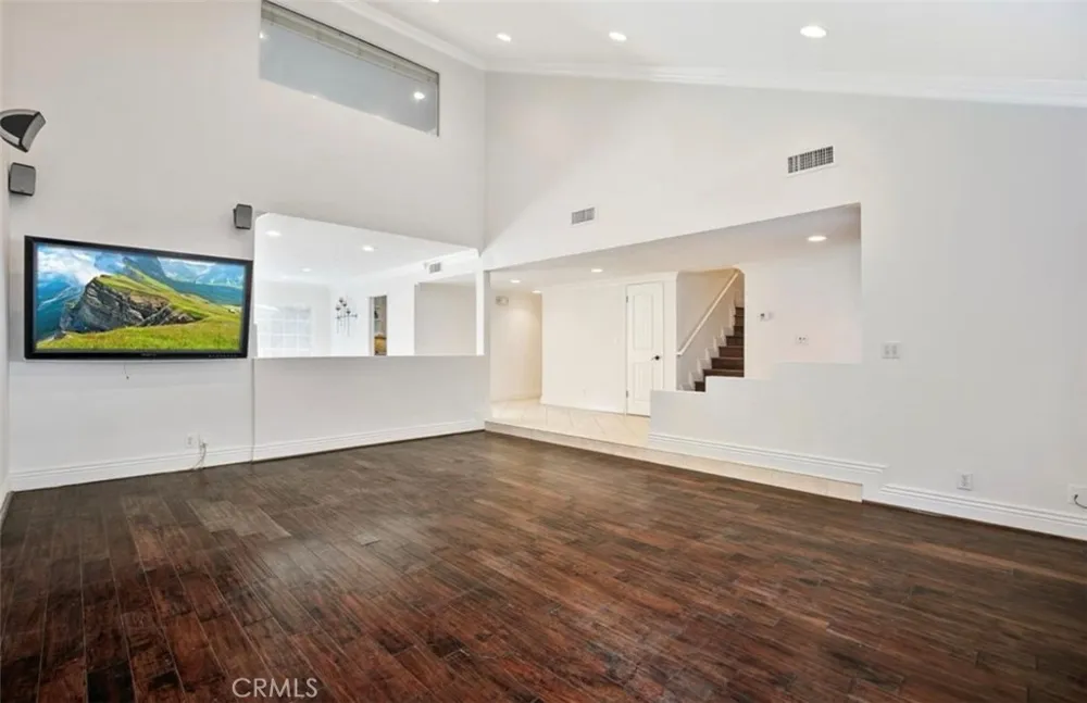 5954 Wilkinson Avenue Valley Village, CA 91607