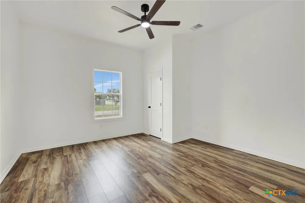 312 Lavernia Marion, TX 78124