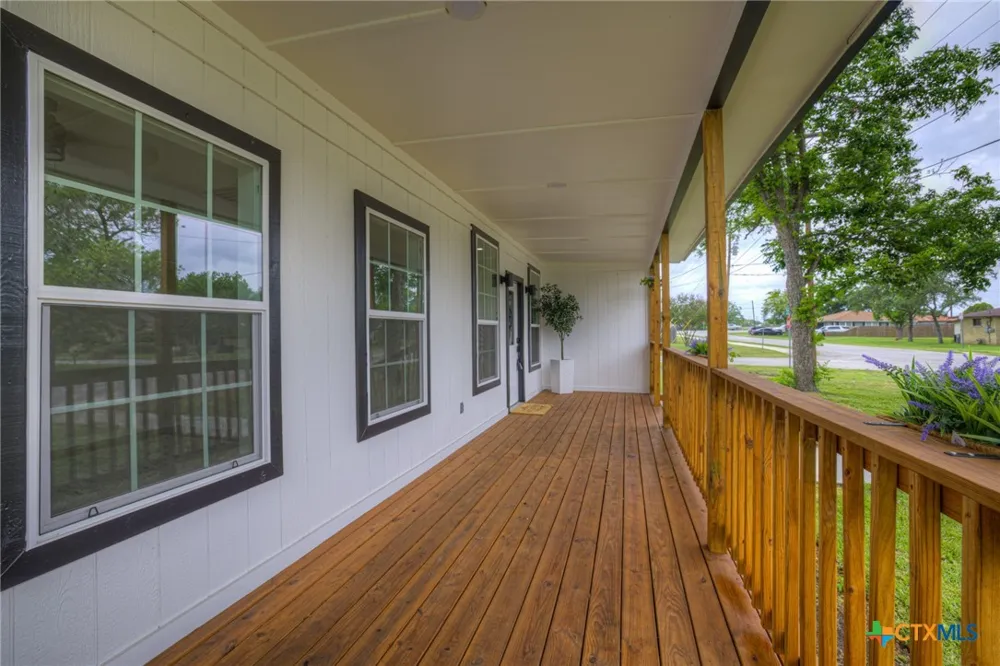 312 Lavernia Marion, TX 78124