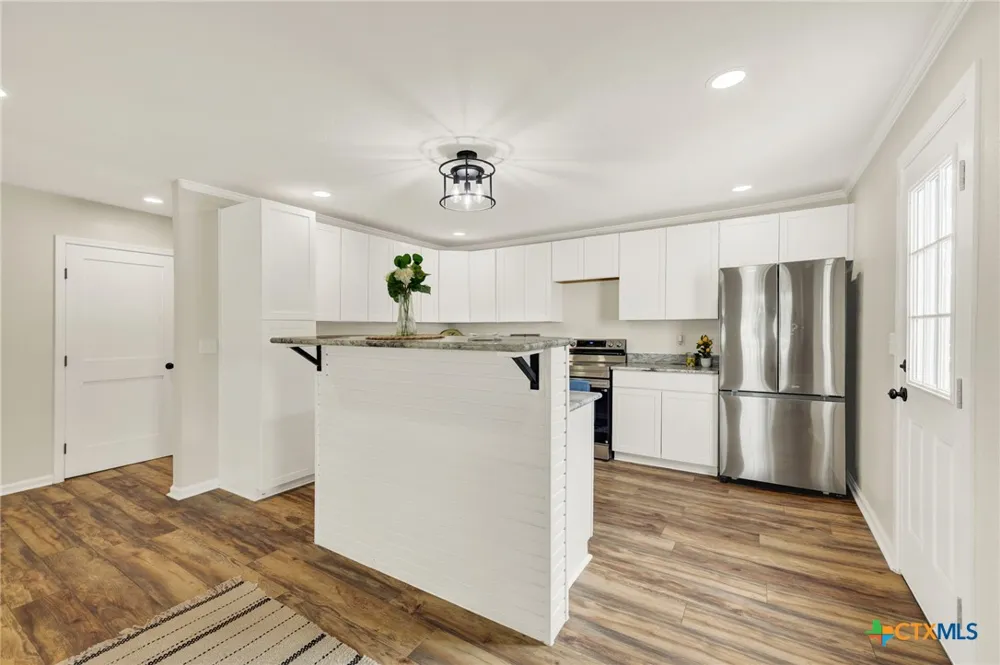 312 Lavernia Marion, TX 78124