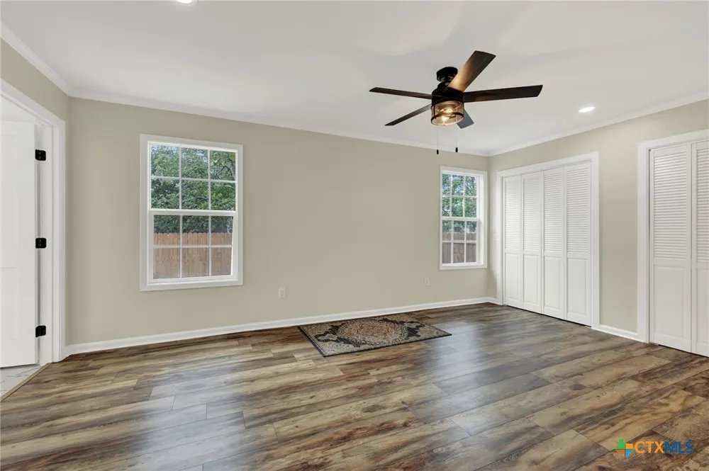 312 Lavernia Marion, TX 78124