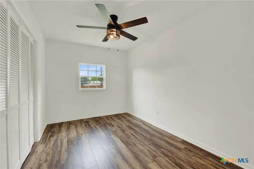 312 Lavernia Marion, TX 78124