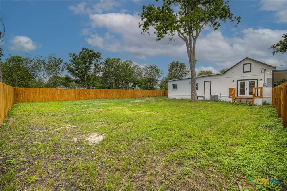 312 Lavernia Marion, TX 78124