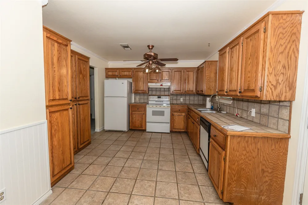 151 Country Club Drive Nocona, TX 76255
