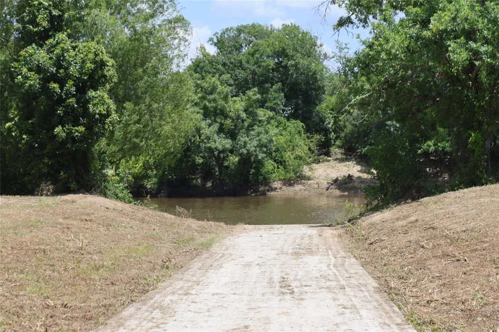 17673 River Road Midway, TX 75852