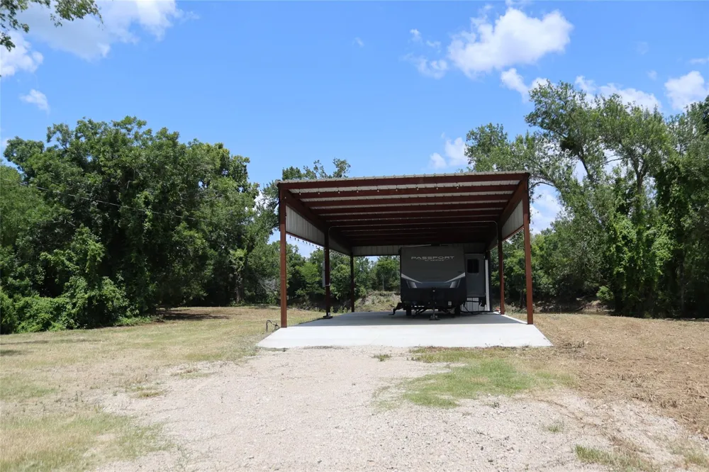 17673 River Road Midway, TX 75852