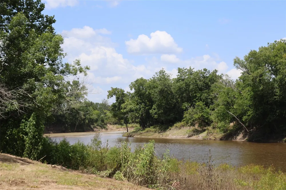 17673 River Road Midway, TX 75852