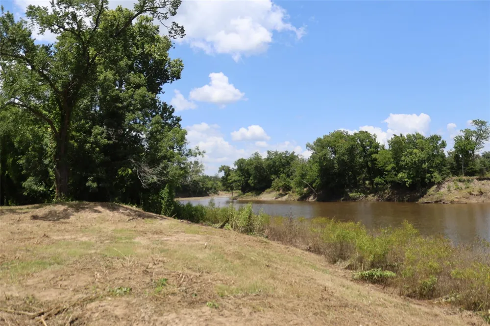 17673 River Road Midway, TX 75852