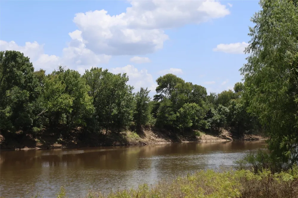 17673 River Road Midway, TX 75852