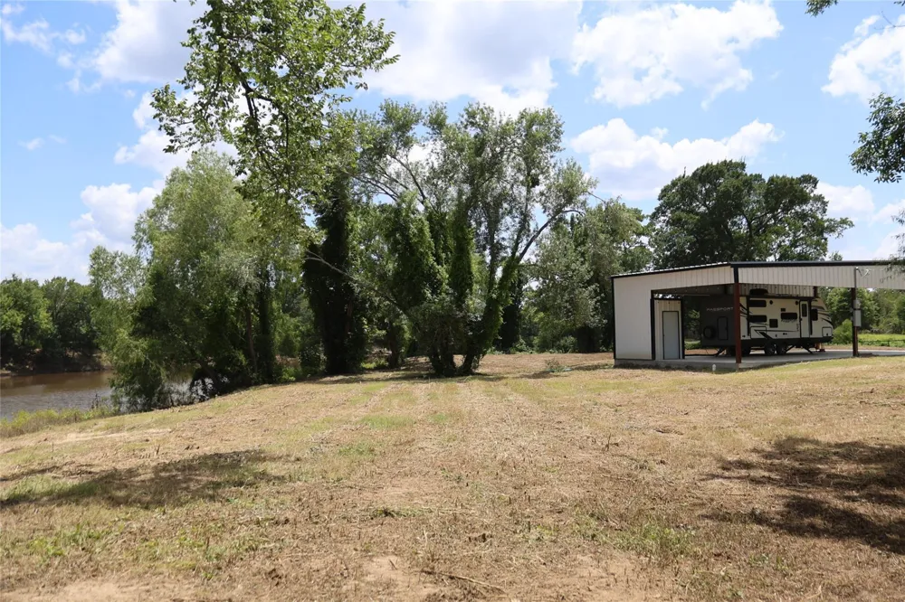 17673 River Road Midway, TX 75852