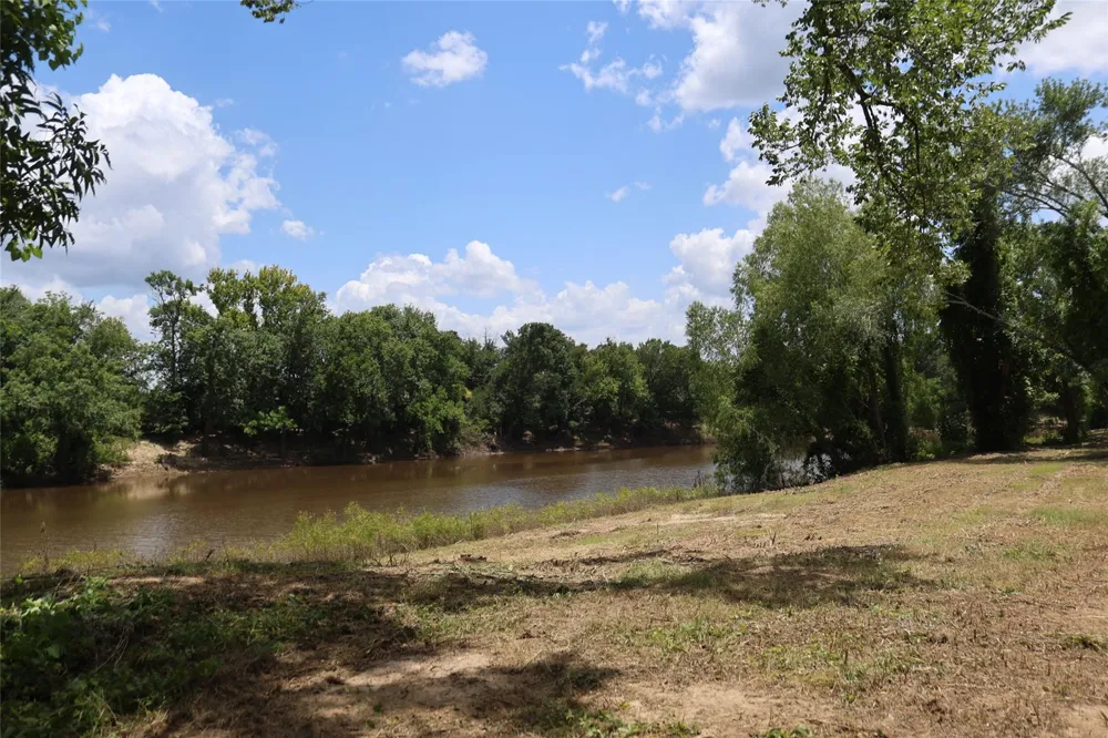 17673 River Road Midway, TX 75852