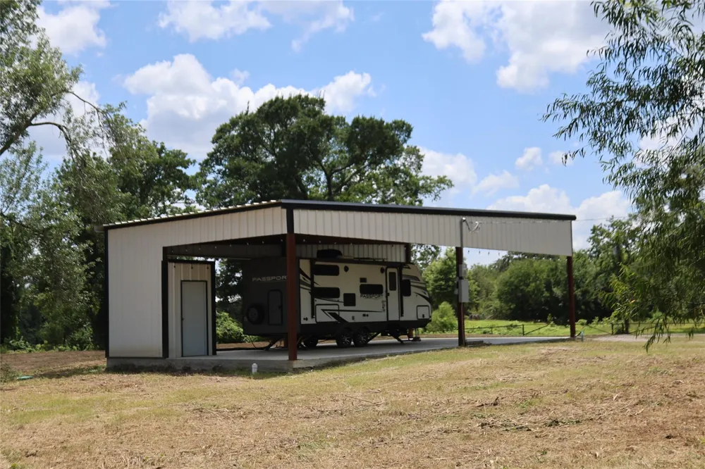 17673 River Road Midway, TX 75852