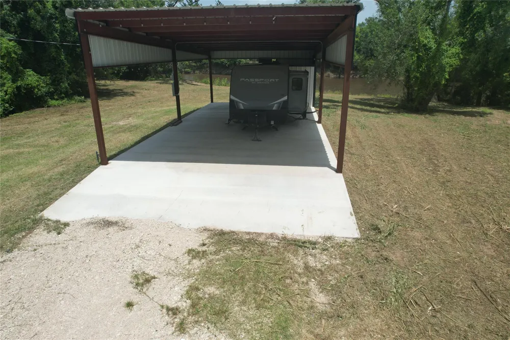 17673 River Road Midway, TX 75852