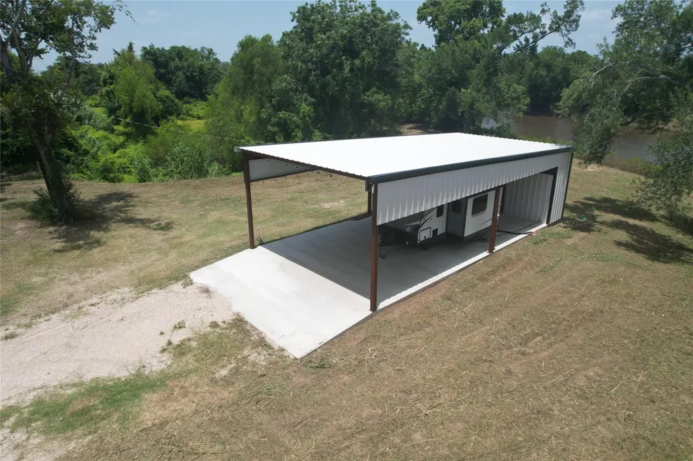 17673 River Road Midway, TX 75852