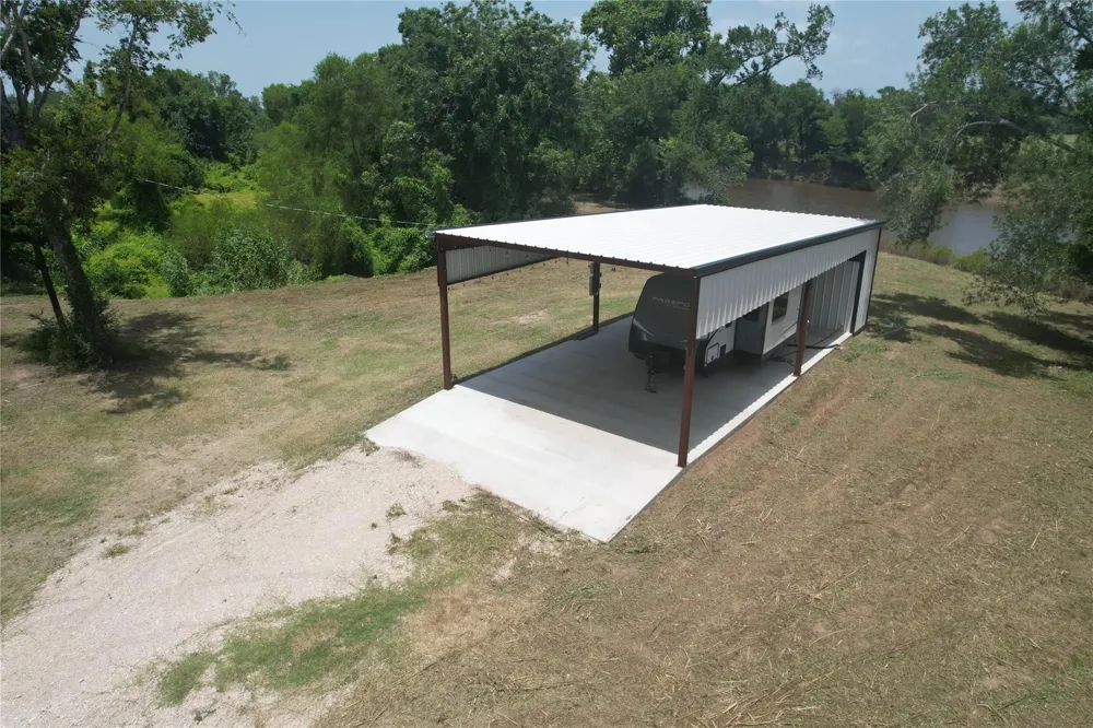 17673 River Road Midway, TX 75852