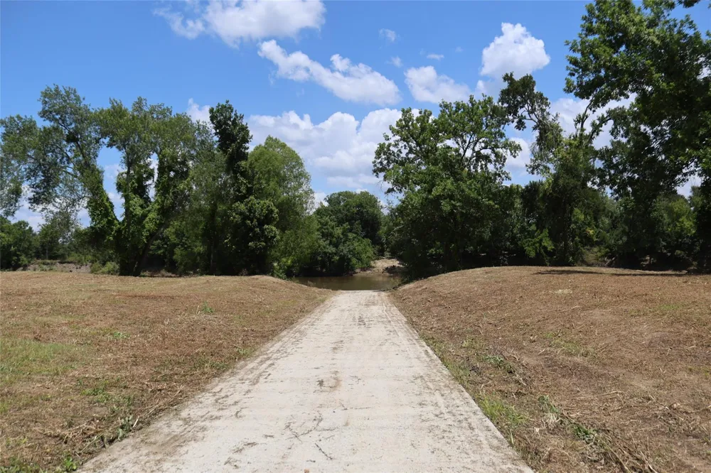 17673 River Road Midway, TX 75852