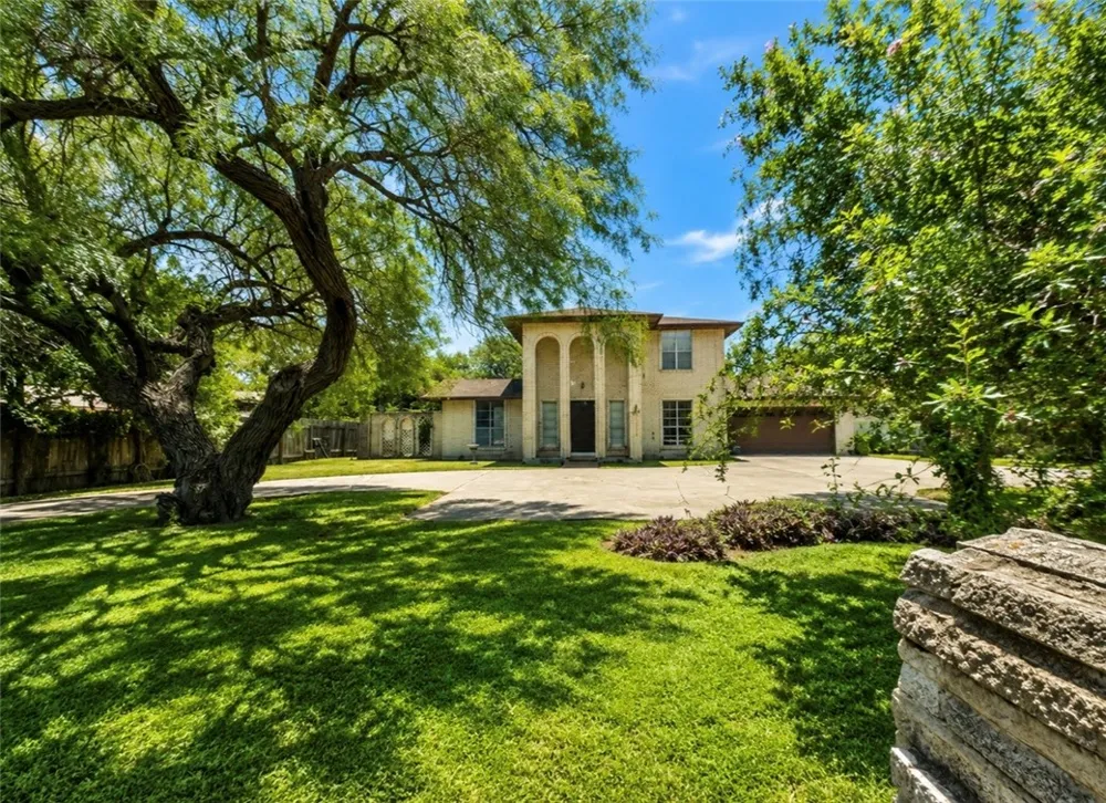 503 E Ailsie Avenue Kingsville, TX 78363