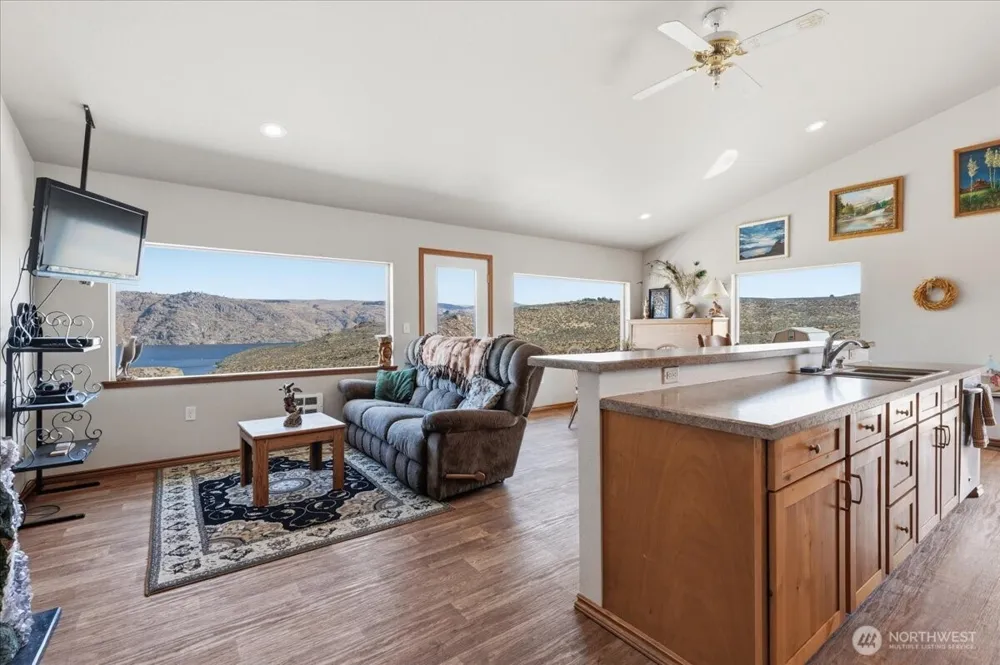 44495 SR 174 Grand Coulee, WA 99133