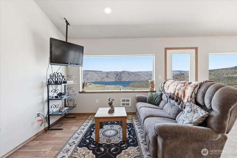 44495 SR 174 Grand Coulee, WA 99133