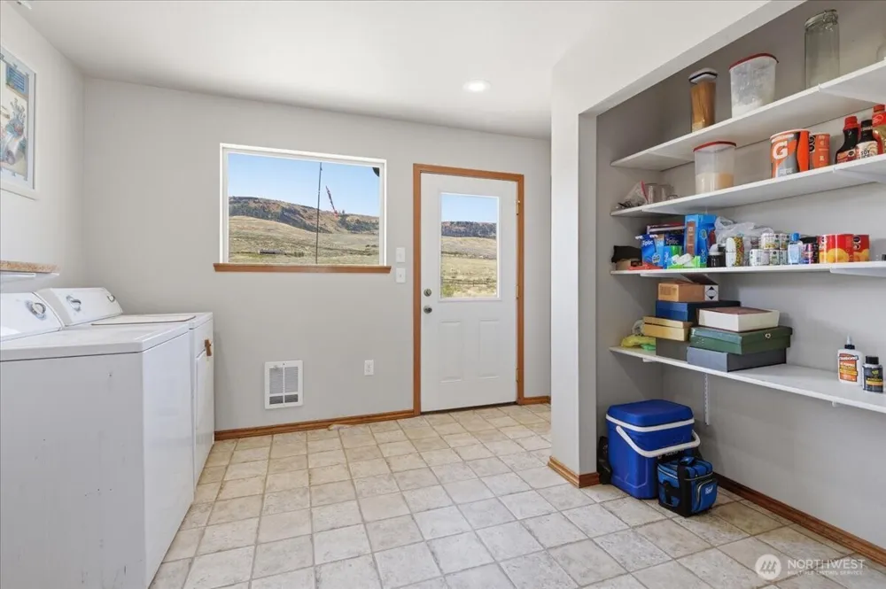 44495 SR 174 Grand Coulee, WA 99133