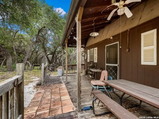 275 COUNTY ROAD 260 E Mico, TX 78056
