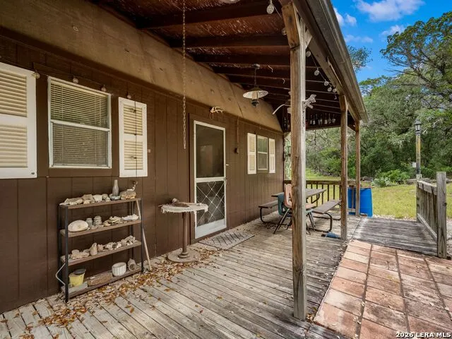 275 COUNTY ROAD 260 E Mico, TX 78056