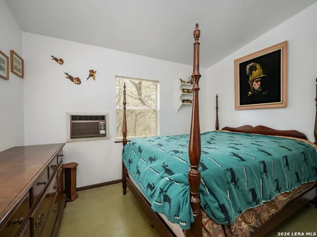 275 COUNTY ROAD 260 E Mico, TX 78056