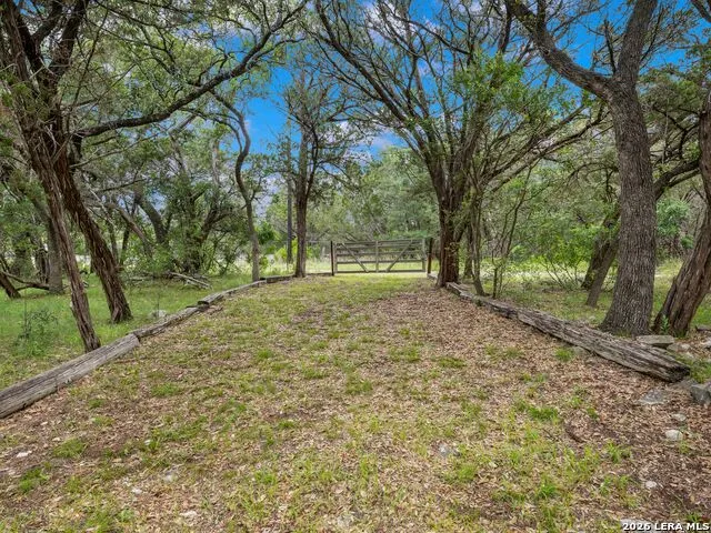 275 COUNTY ROAD 260 E Mico, TX 78056