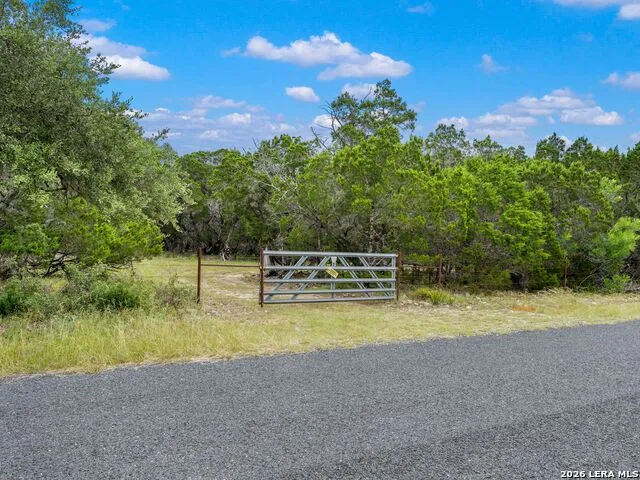 275 COUNTY ROAD 260 E Mico, TX 78056