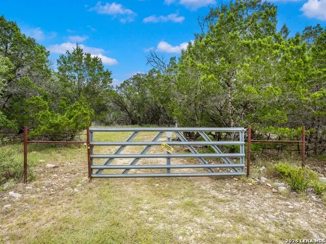 275 COUNTY ROAD 260 E Mico, TX 78056