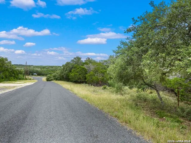275 COUNTY ROAD 260 E Mico, TX 78056