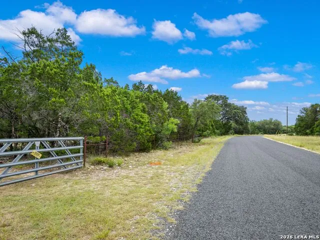 275 COUNTY ROAD 260 E Mico, TX 78056