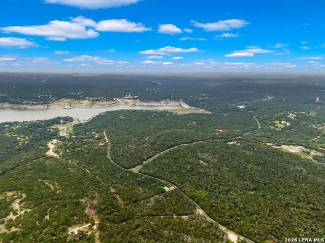 275 COUNTY ROAD 260 E Mico, TX 78056