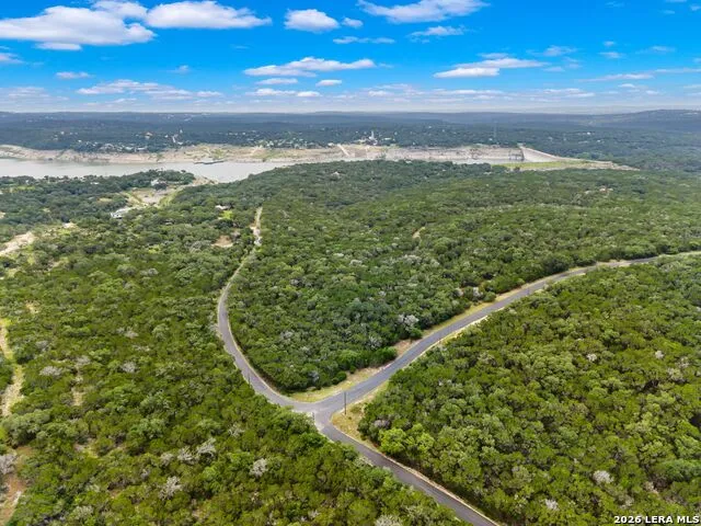 275 COUNTY ROAD 260 E Mico, TX 78056