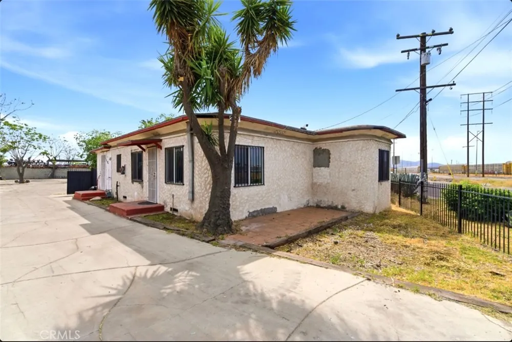 261 S Muscott San Bernardino, CA 92410