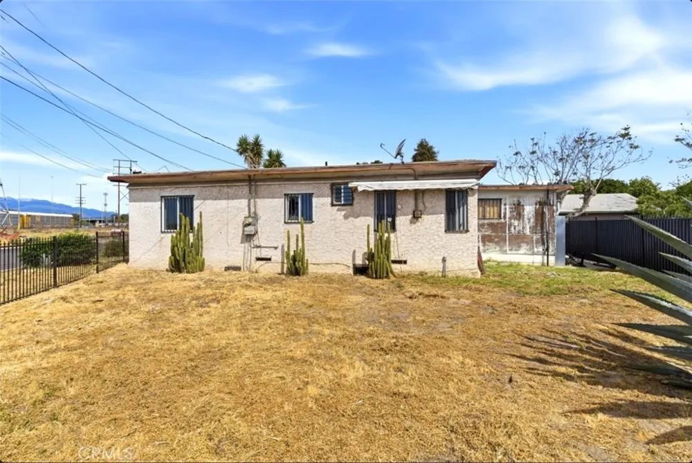 261 S Muscott San Bernardino, CA 92410