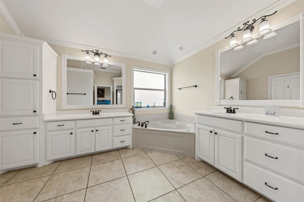 208 Silver Spur Trail McGregor, TX 76657