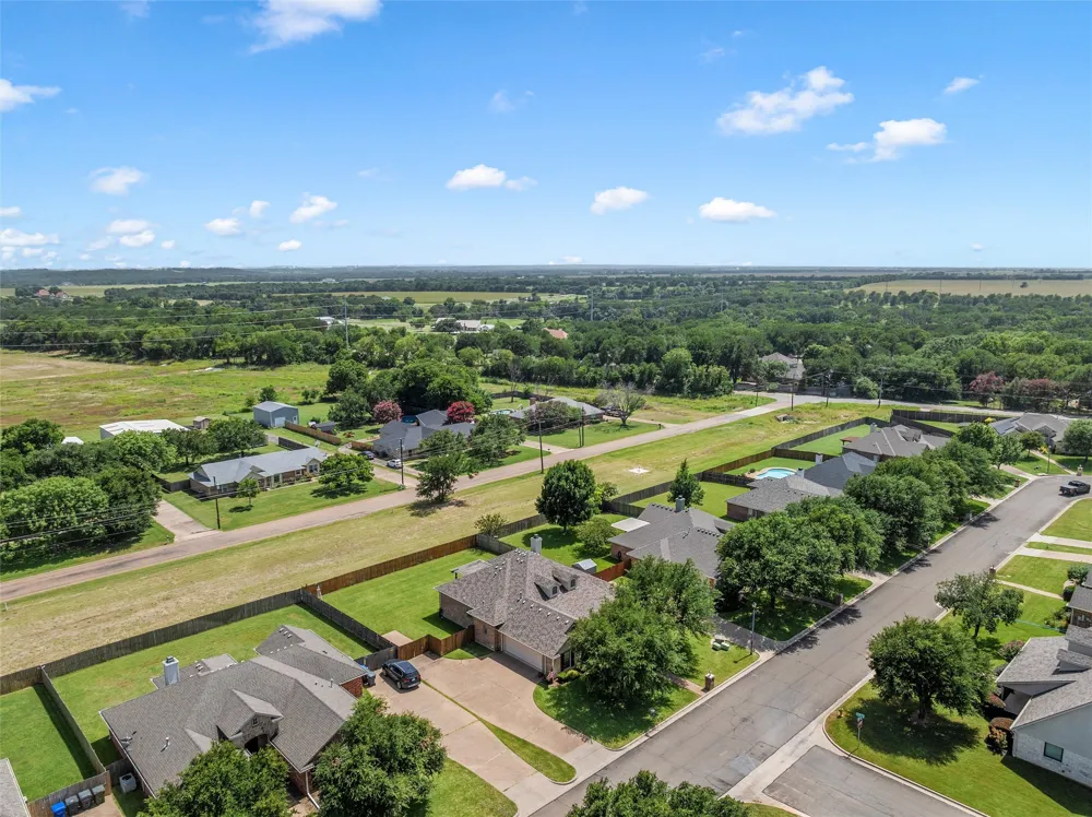 208 Silver Spur Trail McGregor, TX 76657