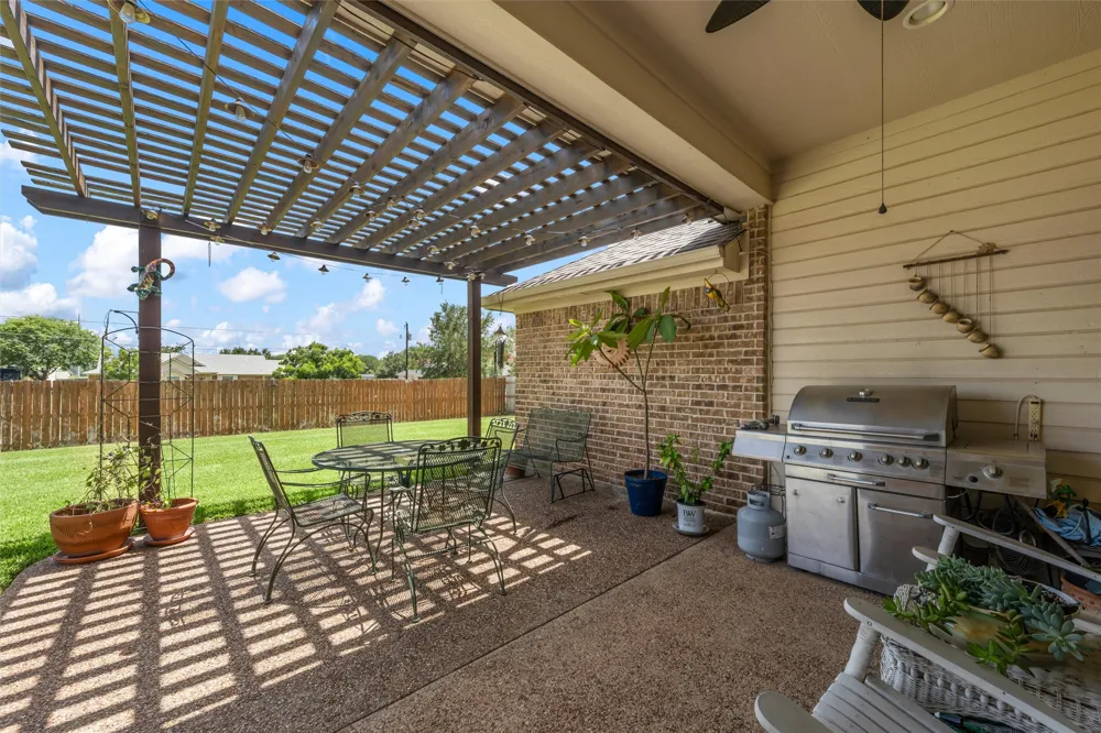 208 Silver Spur Trail McGregor, TX 76657
