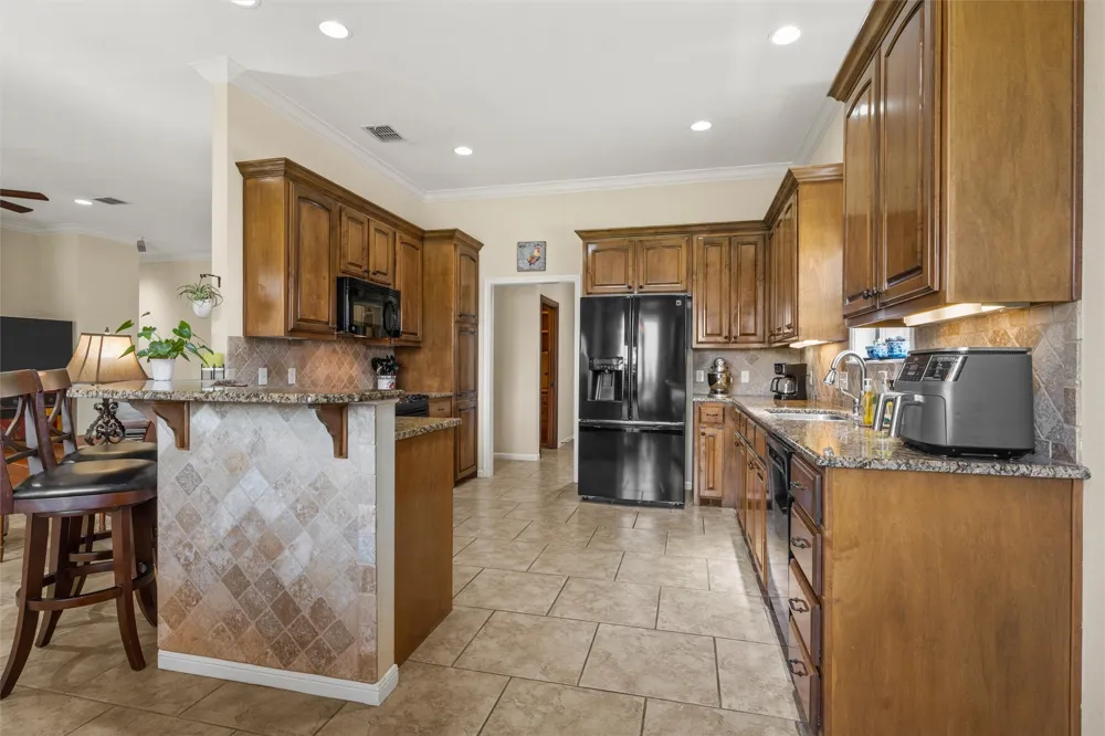 208 Silver Spur Trail McGregor, TX 76657