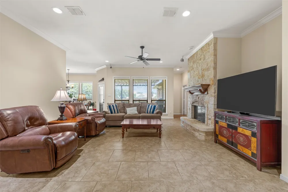 208 Silver Spur Trail McGregor, TX 76657