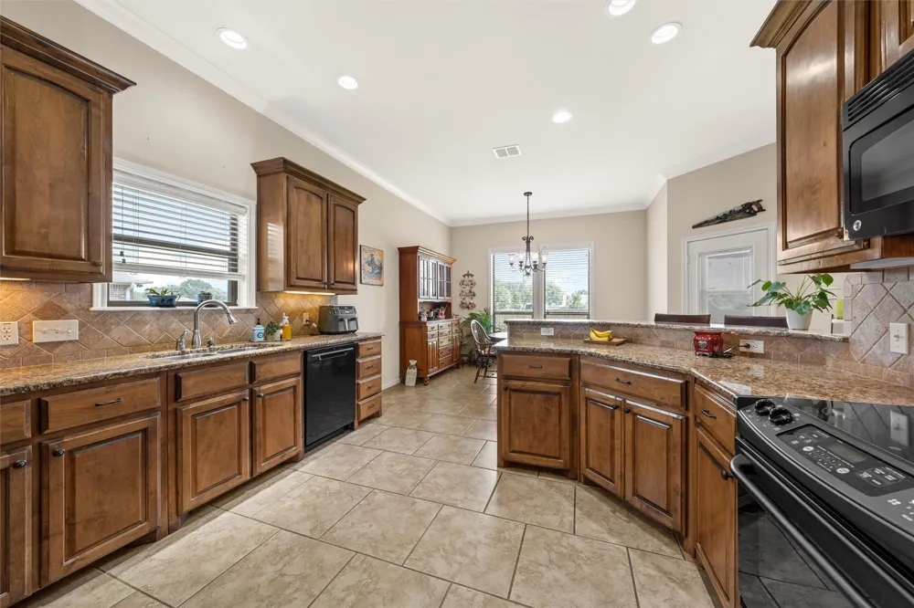 208 Silver Spur Trail McGregor, TX 76657