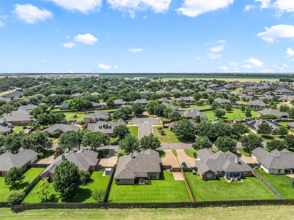 208 Silver Spur Trail McGregor, TX 76657